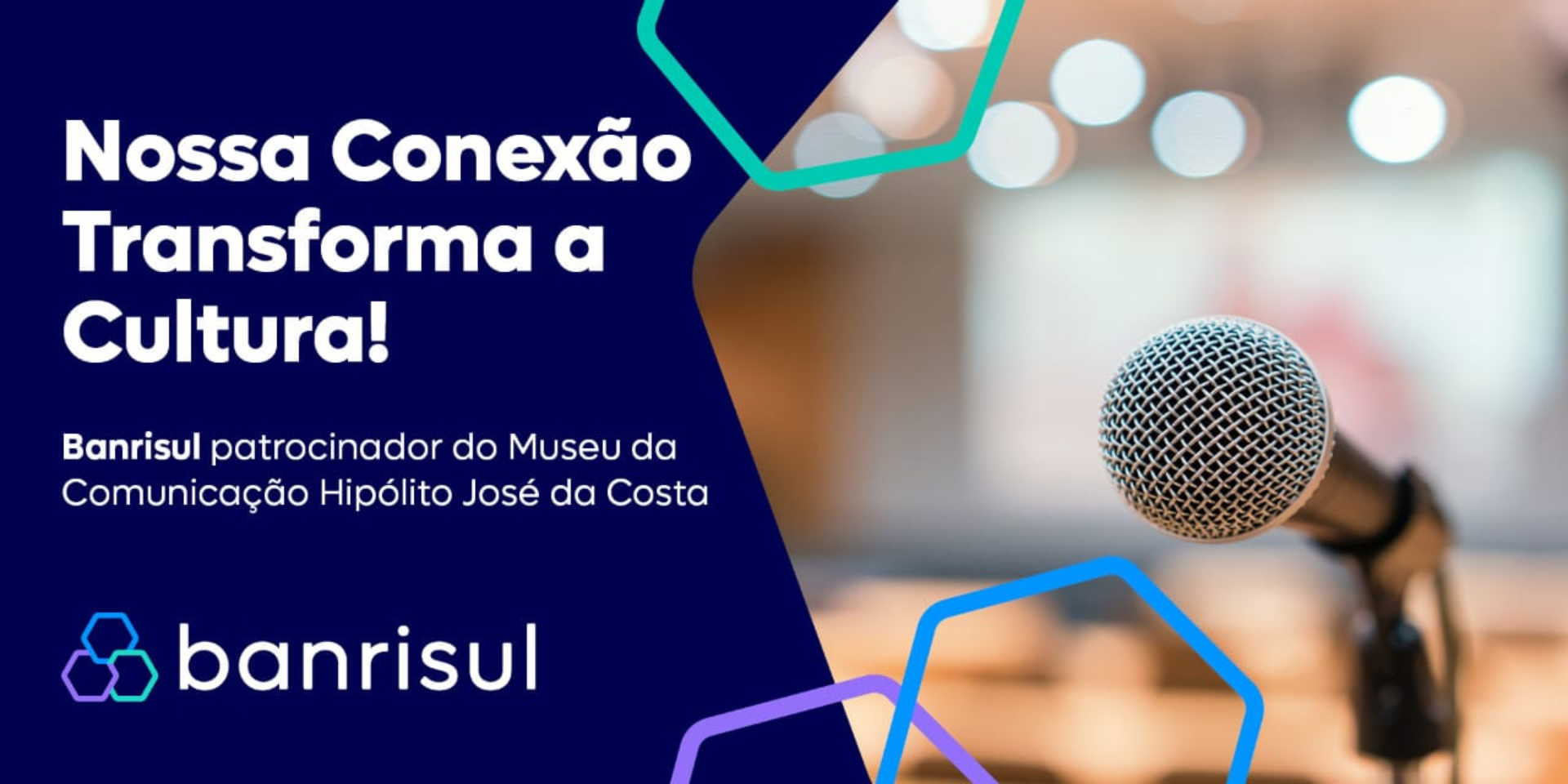 banner banrisul com microfone aparecendo. escrito "nossa conexão transforma a cultura".